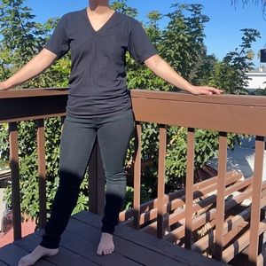 🎈American Apparel v neck